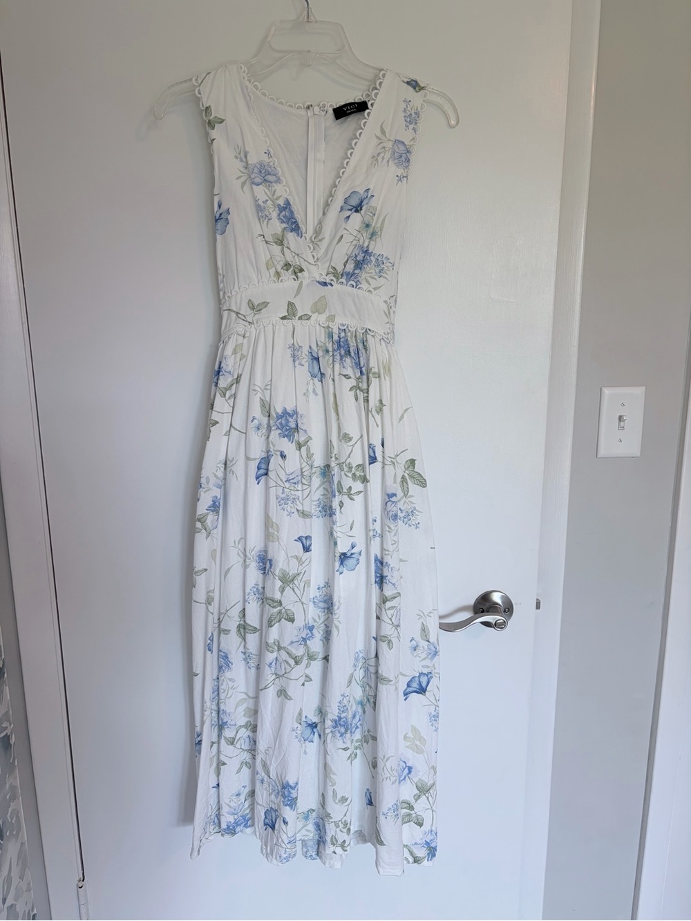 VICI Floral V-Neck Maxi Dress-Women’s Small